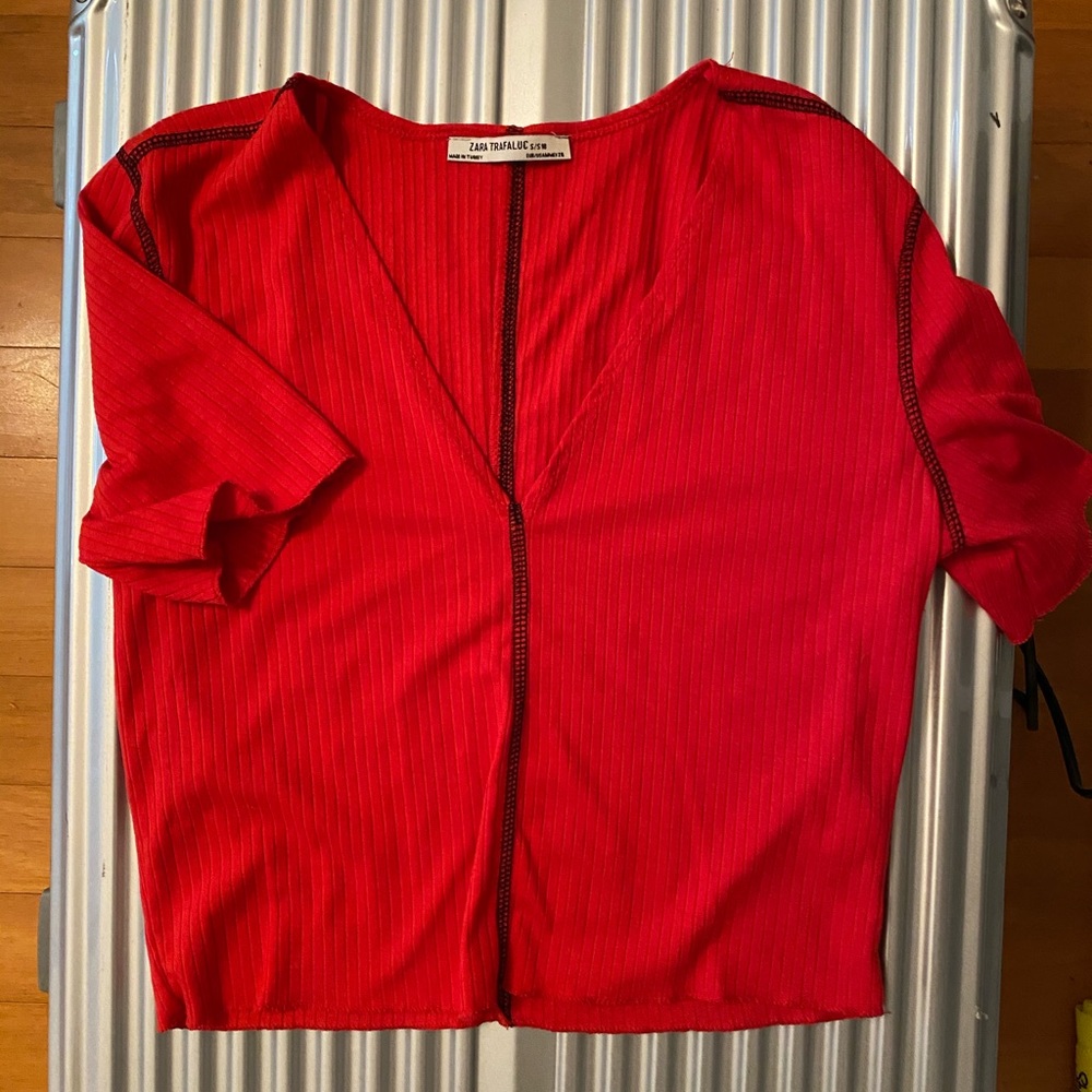 Red exposed stitching short sleeve